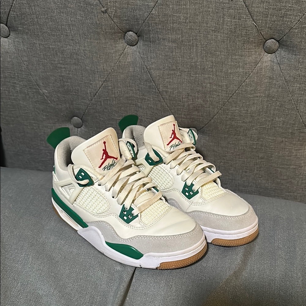Jordan 4 SB Pine Green